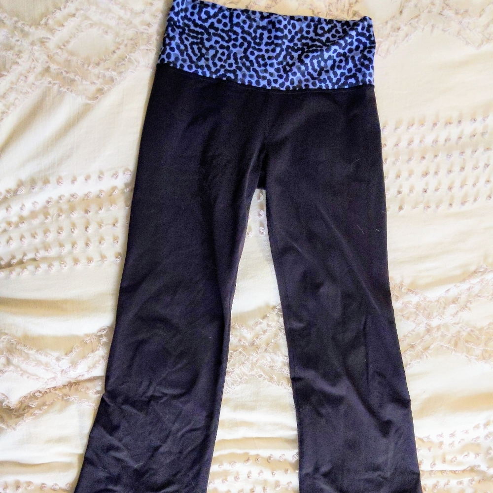 Lululemon yoga pants, size 6
